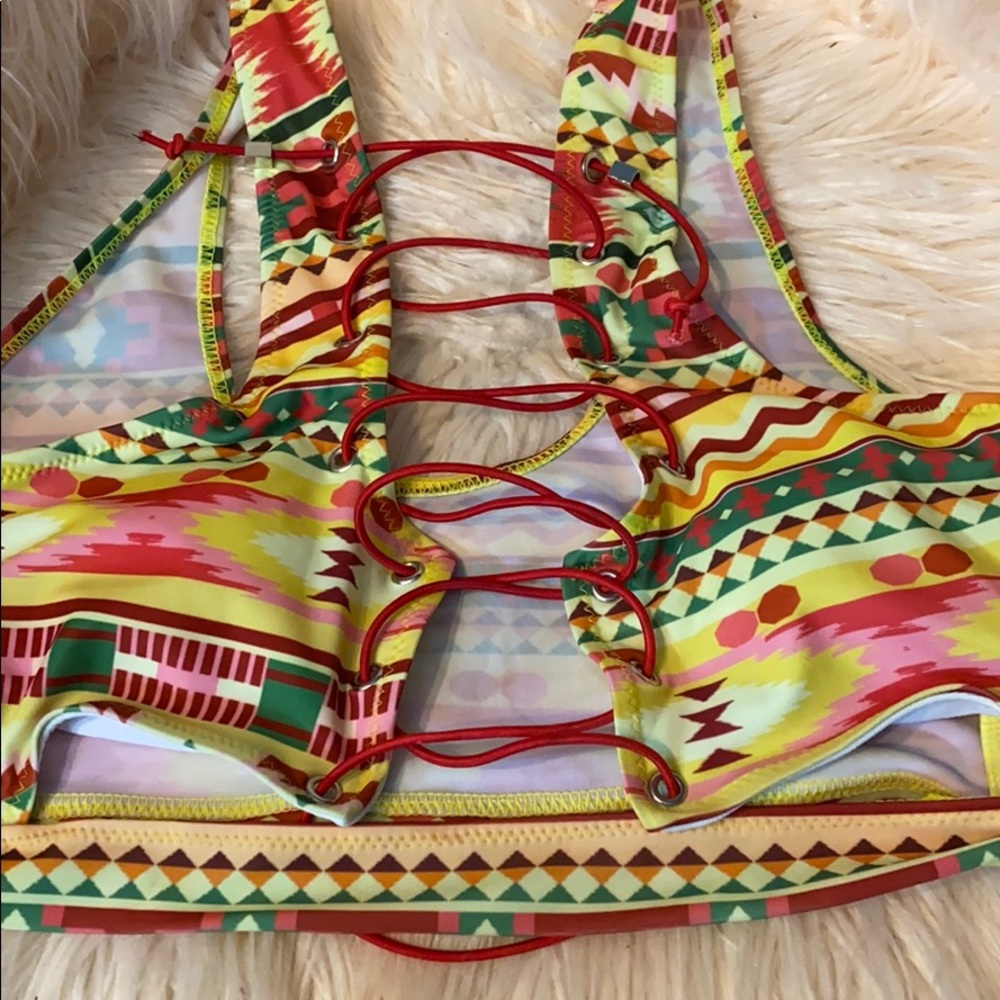 Bikini thong setting bottom
